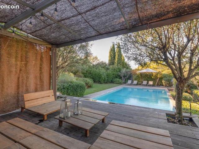 Villa 9 pièces 337 m²