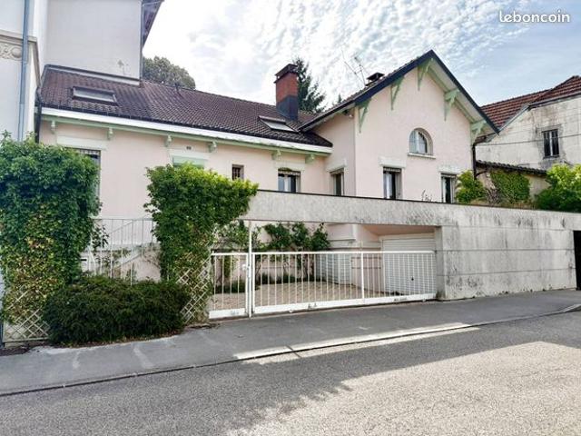 Villa 9 pièces 278 m²