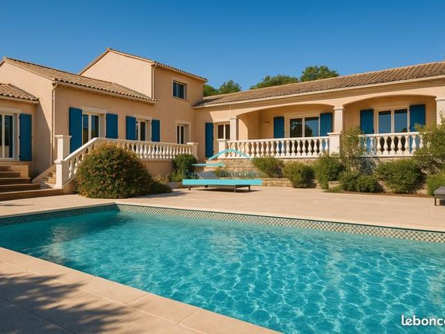 Villa 9 pièces 280 m²