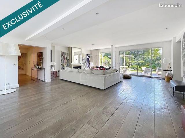 Villa 9 pièces 280 m²