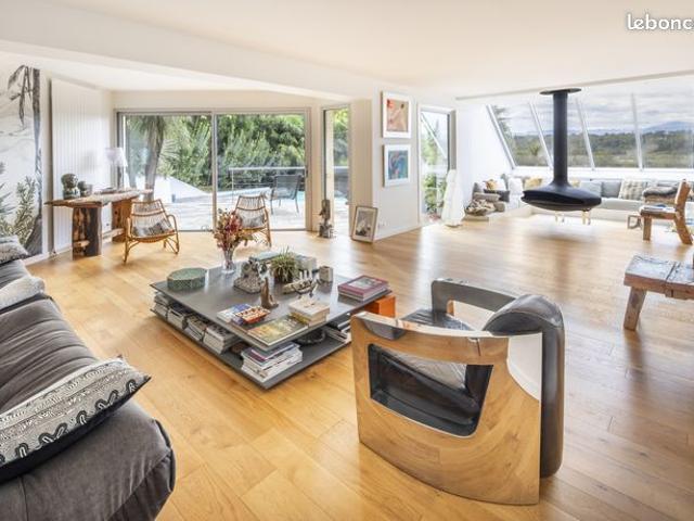 Villa 9 pièces 282 m²
