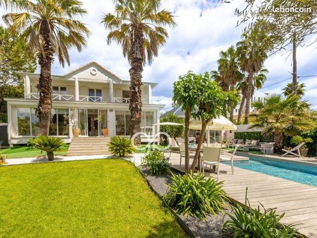 Villa 9 pièces 283 m²
