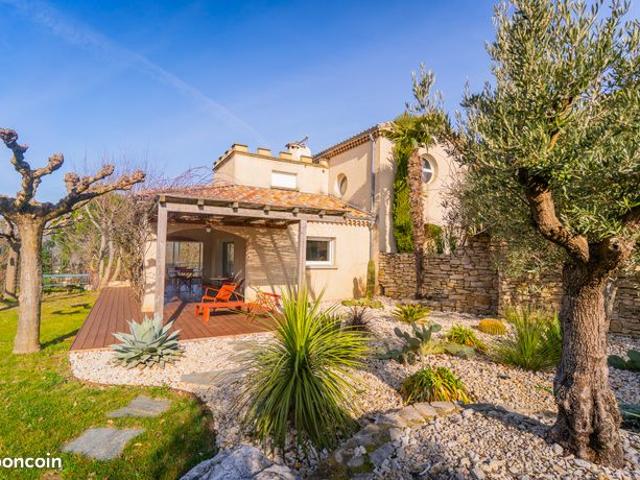 Villa 9 pièces 285 m²