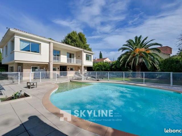 Villa 9 pièces 285 m²