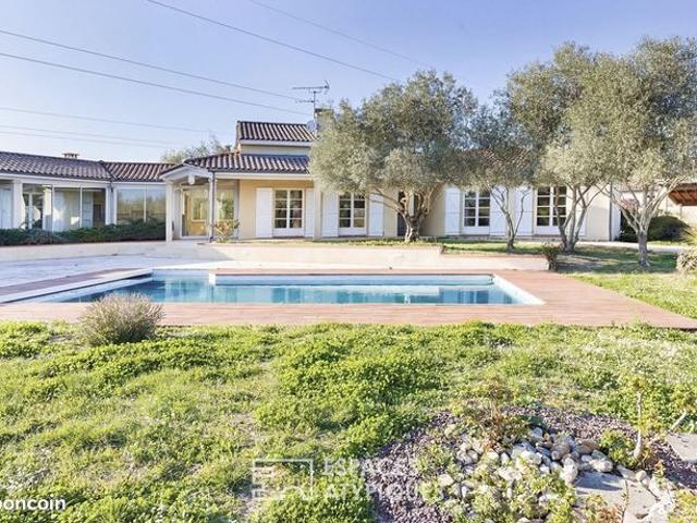 Villa 9 pièces 285 m²