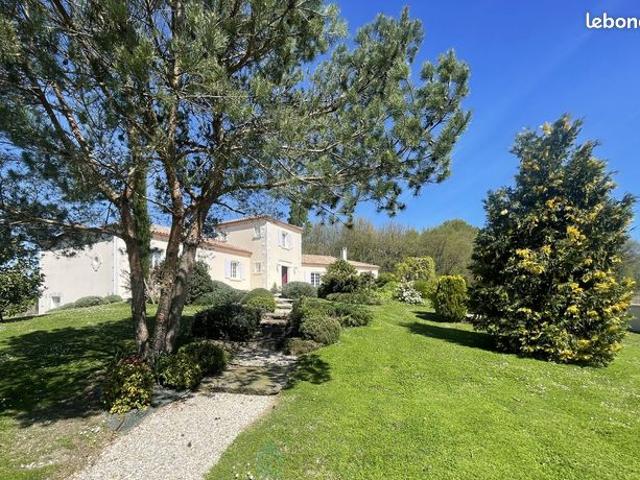Villa 9 pièces 290 m²