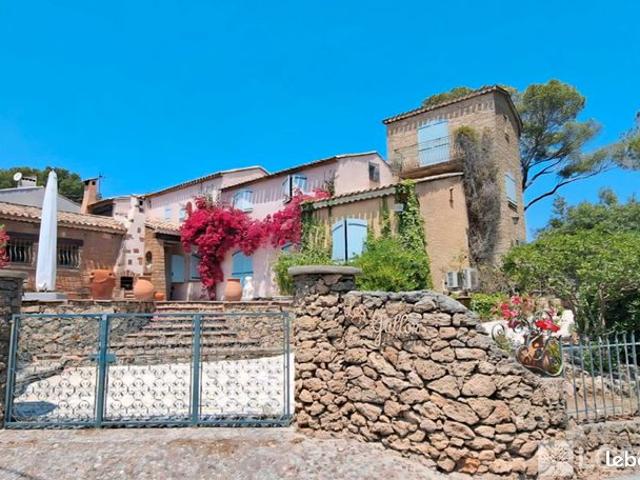 Villa 9 pièces 290 m²