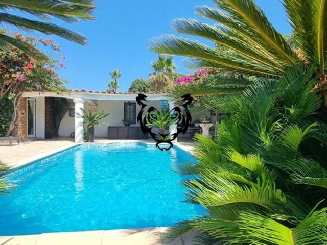Villa 9 pièces 294 m²