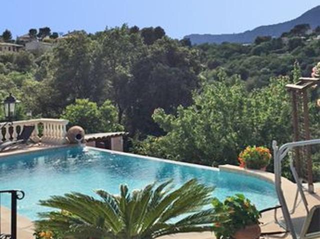 Villa 9 pièces 295 m²