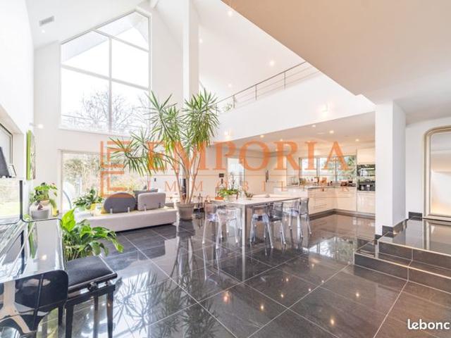 Villa 9 pièces 297 m²