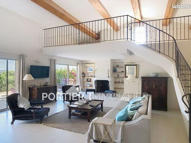Villa 9 pièces 300 m²