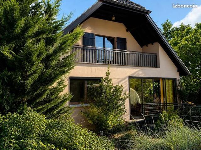 Villa 9 pièces 300 m²