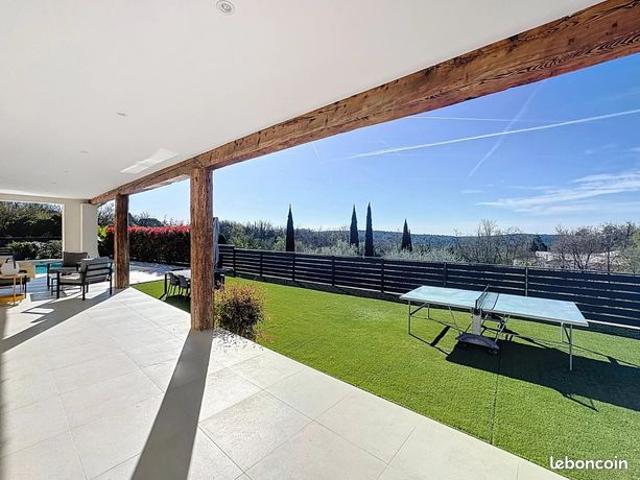 Villa 9 pièces 300 m²