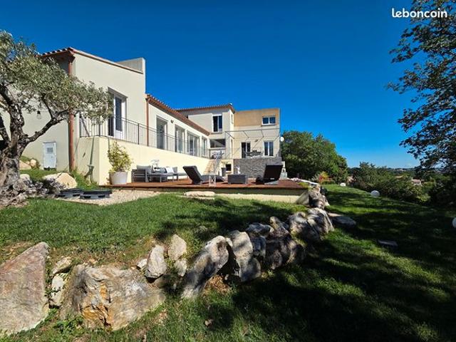 Villa 9 pièces 306 m²
