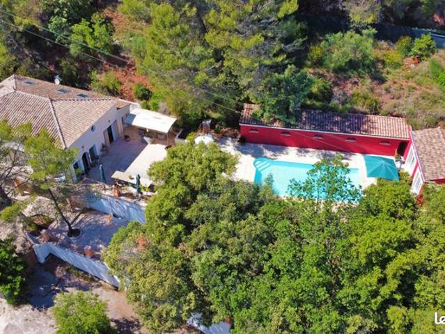 Villa 9 pièces 306 m²