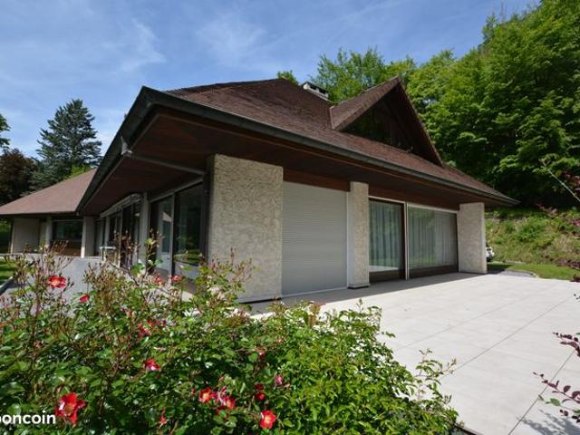 Villa 9 pièces 307 m²