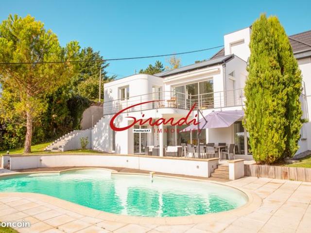 Villa 9 pièces 307 m²