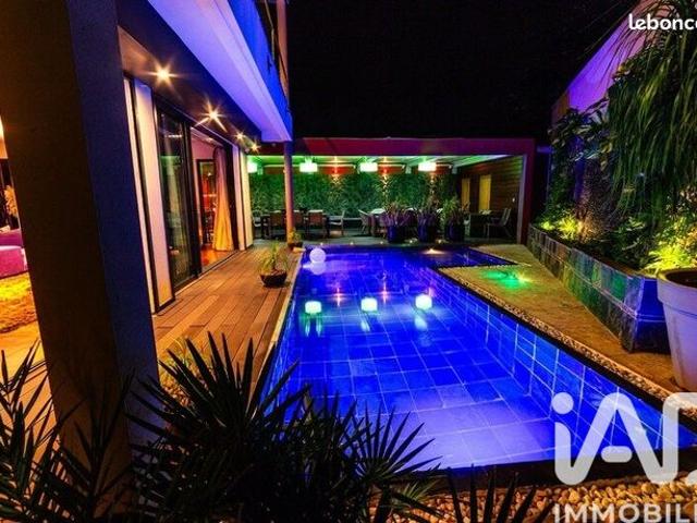 Villa 9 pièces 308 m²
