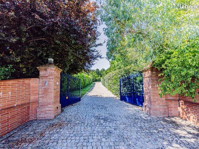 Villa 9 pièces 313 m²