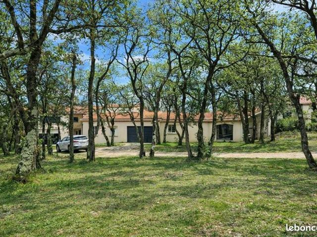Villa 9 pièces 313 m²
