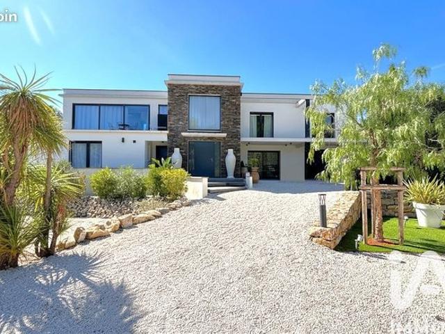 Villa 9 pièces 319 m²