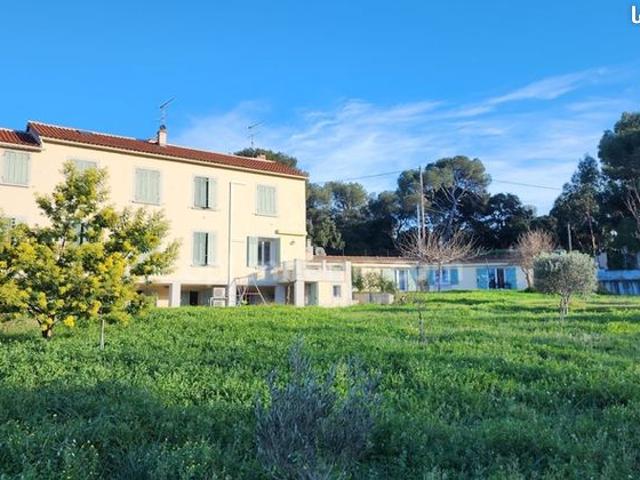Villa 9 pièces 320 m²
