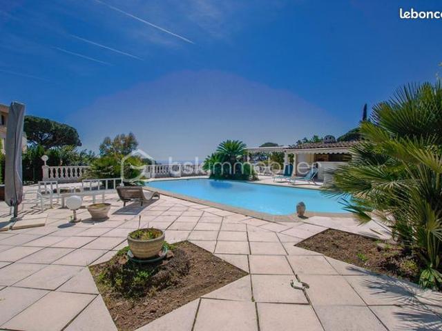 Villa 9 pièces 320 m²