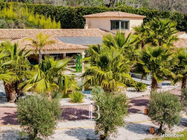 Villa 9 pièces 320 m²