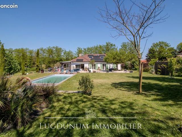 Villa 9 pièces 320 m²