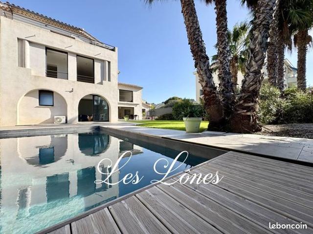 Villa 9 pièces 320 m²