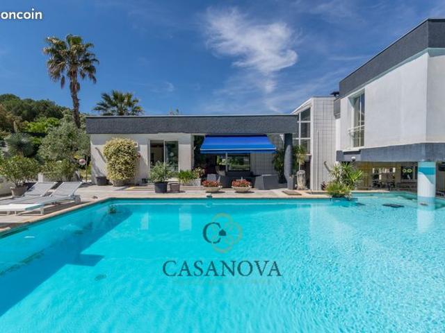 Villa 9 pièces 324 m²