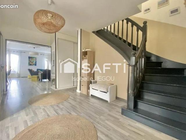 Villa 9 pièces 329 m²