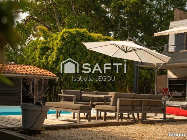Villa 9 pièces 329 m²
