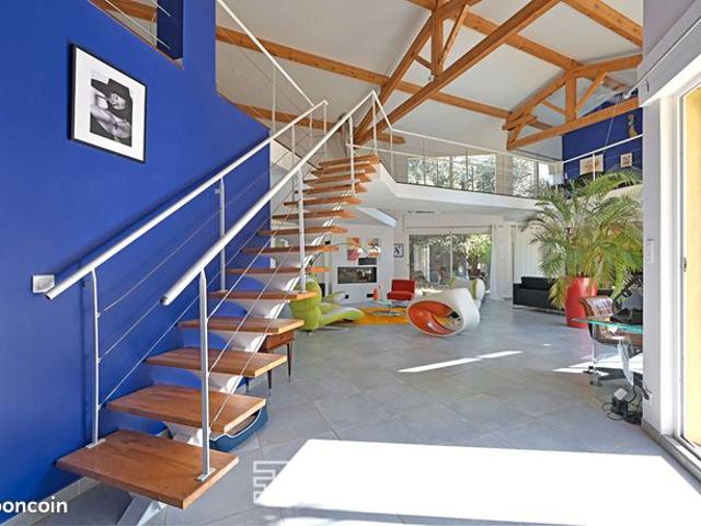 Villa 9 pièces 330 m²