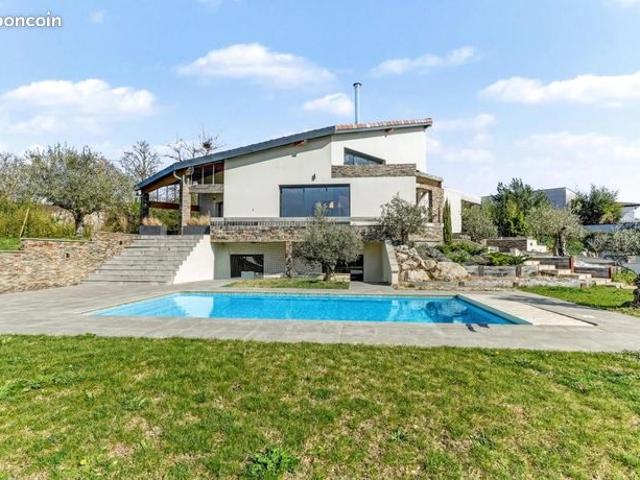 Villa 9 pièces 335 m²