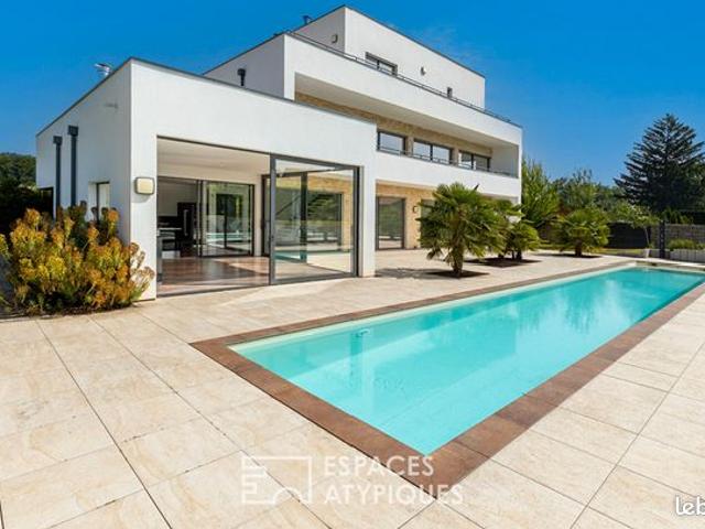 Villa 9 pièces 336 m²