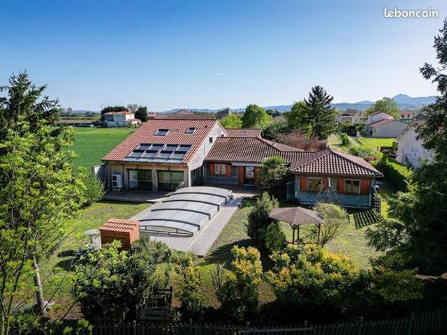 Villa 9 pièces 340 m²