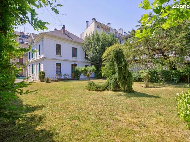 Villa 9 pièces 341 m²