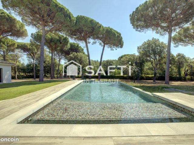 Villa 9 pièces 343 m²