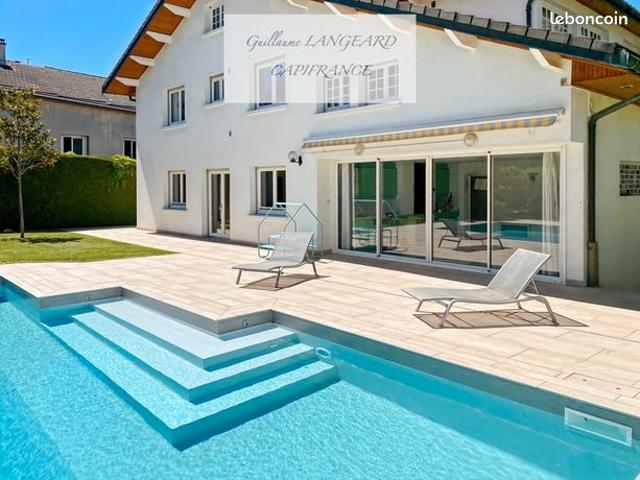 Villa 9 pièces 346 m²