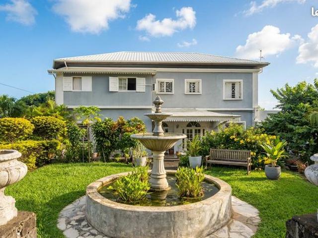 Villa 9 pièces 349 m²