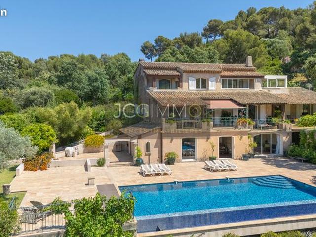 Villa 9 pièces 350 m²