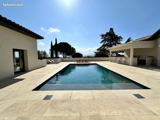 Villa 9 pièces 350 m²
