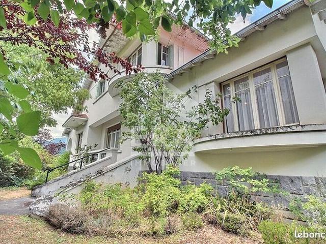 Villa 9 pièces 359 m²