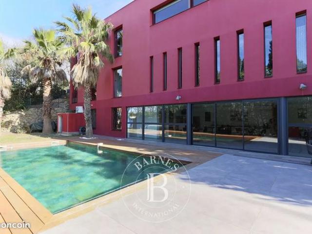 Villa 9 pièces 360 m²