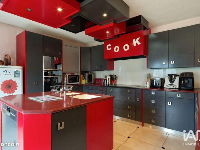 Villa 9 pièces 360 m²