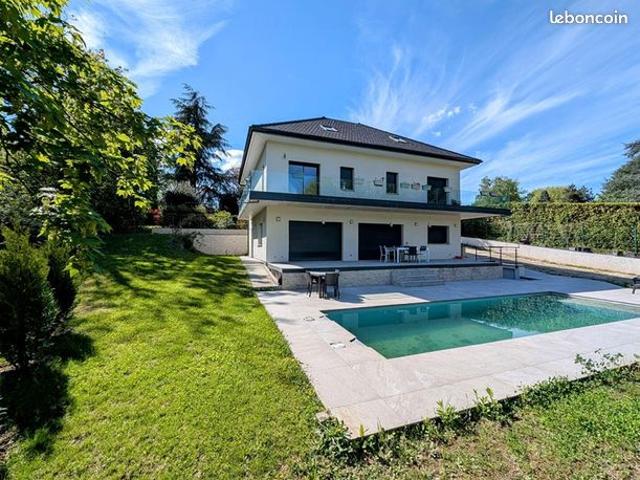 Villa 9 pièces 364 m²