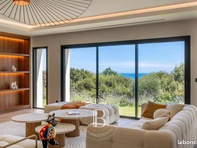 Villa 9 pièces 381 m²