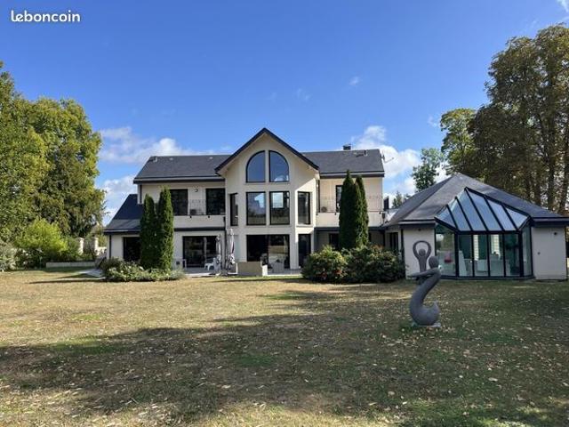 Villa 9 pièces 399 m²