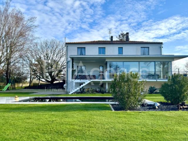 Villa 9 pièces Parc arboré avec piscine